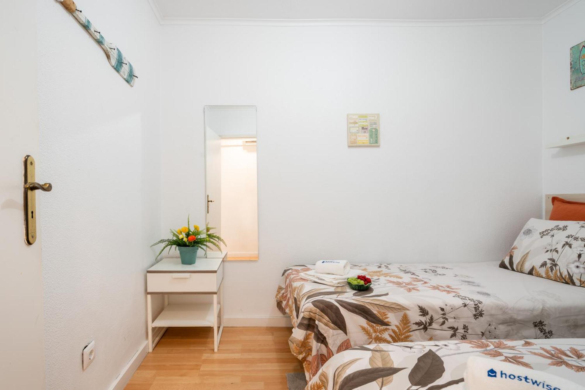 Host Wise - Large Flat W Terrace - Ace Location At Aliados Apartment Porto Ngoại thất bức ảnh