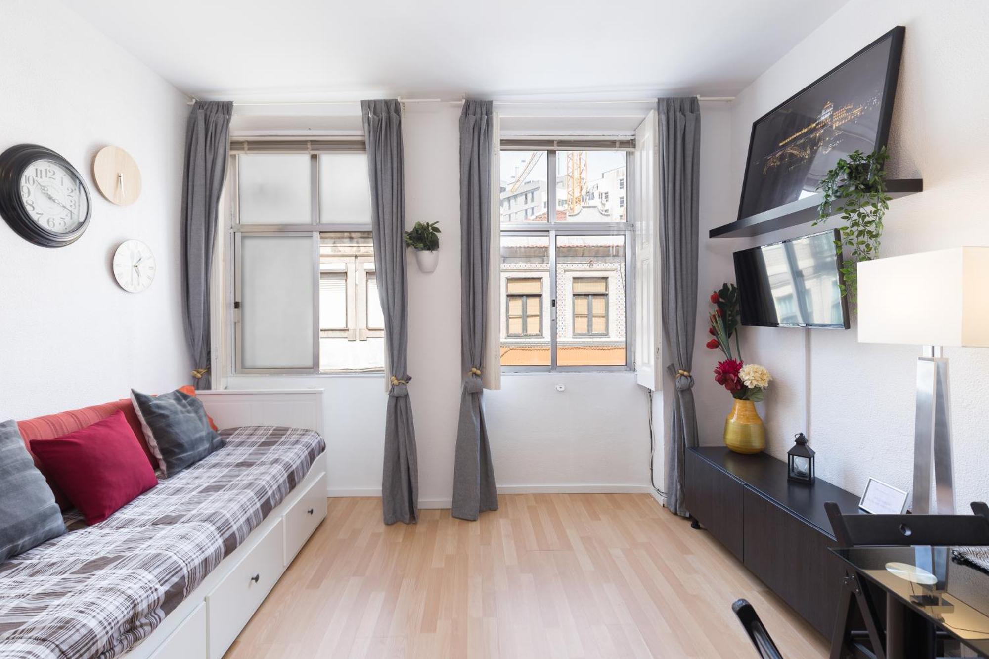 Host Wise - Large Flat W Terrace - Ace Location At Aliados Apartment Porto Ngoại thất bức ảnh