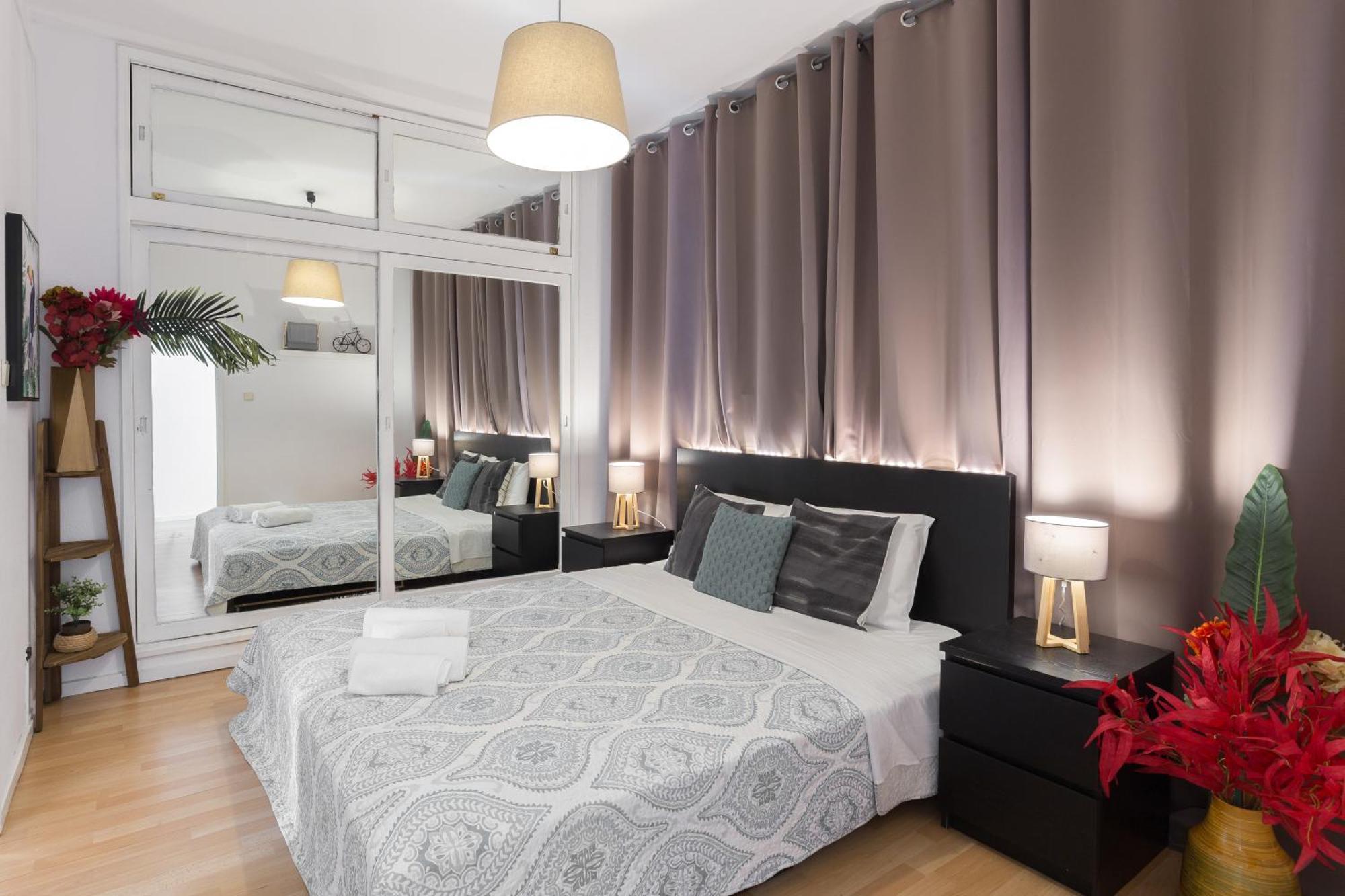 Host Wise - Large Flat W Terrace - Ace Location At Aliados Apartment Porto Ngoại thất bức ảnh