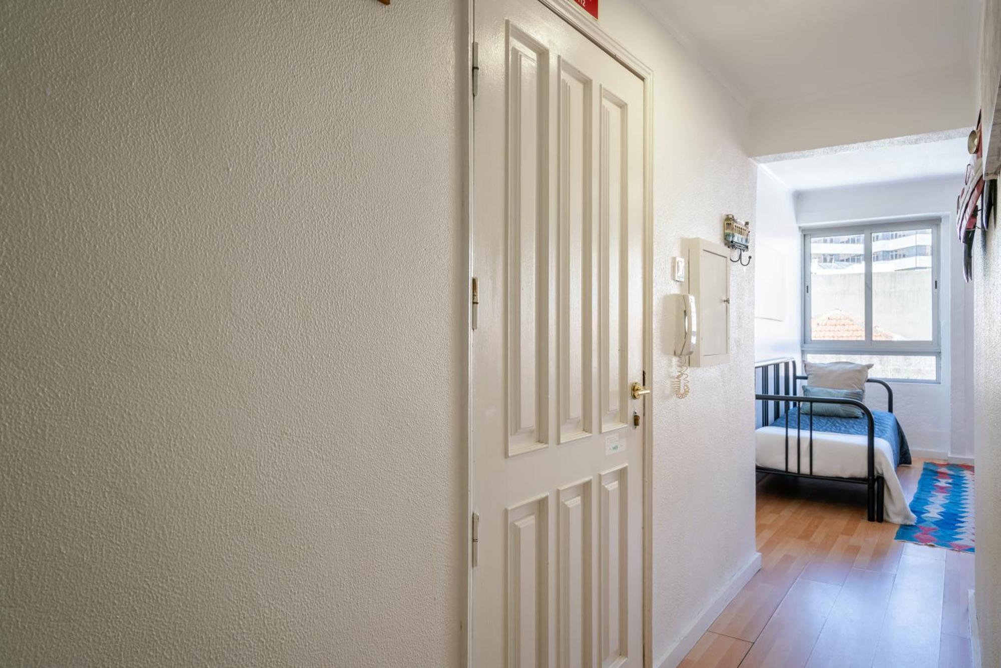 Host Wise - Large Flat W Terrace - Ace Location At Aliados Apartment Porto Phòng bức ảnh
