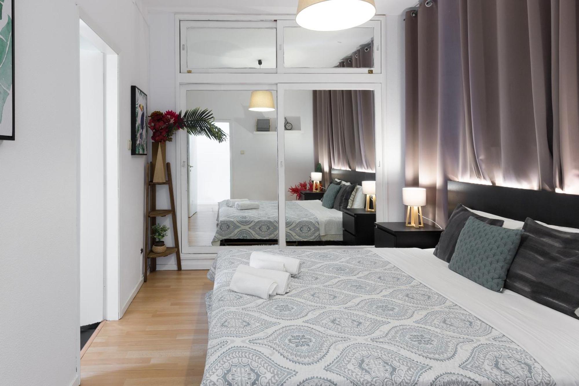 Host Wise - Large Flat W Terrace - Ace Location At Aliados Apartment Porto Phòng bức ảnh